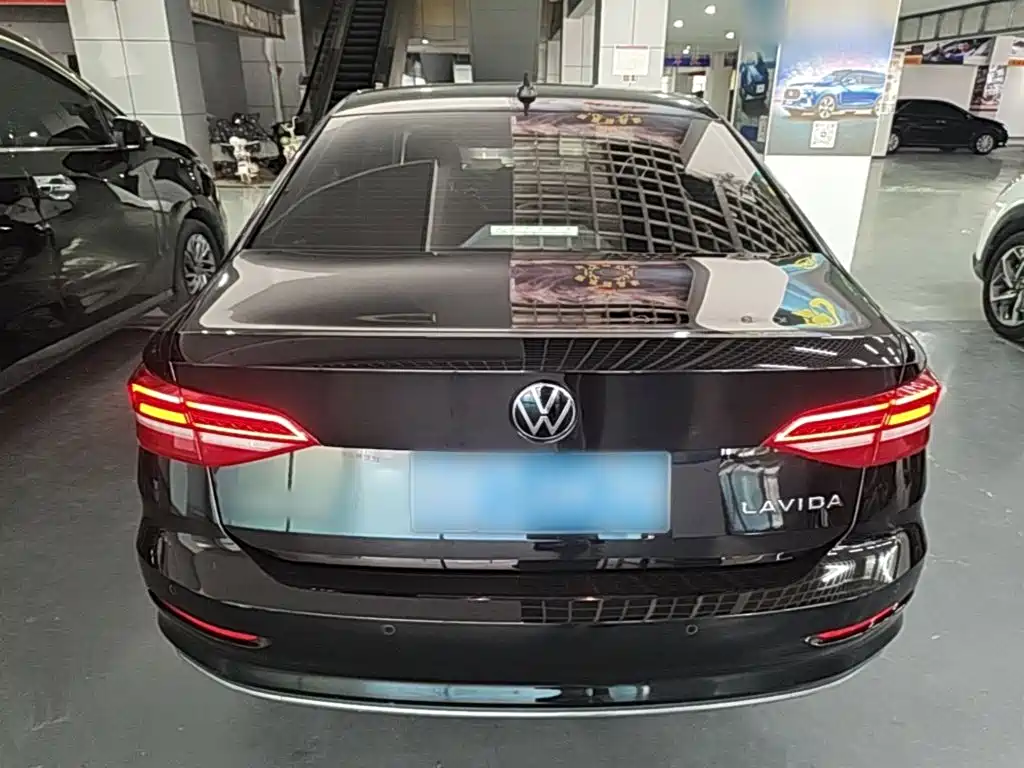 Volkswagen Lavida — миниатюра 6