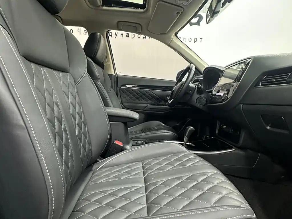 MITSUBISHI OUTLANDER