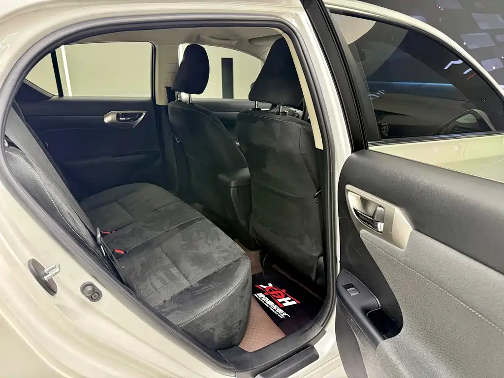 Lexus CT — миниатюра 11