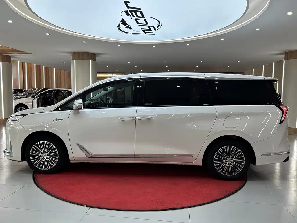 Buick GL8 Hybrid — миниатюра 8