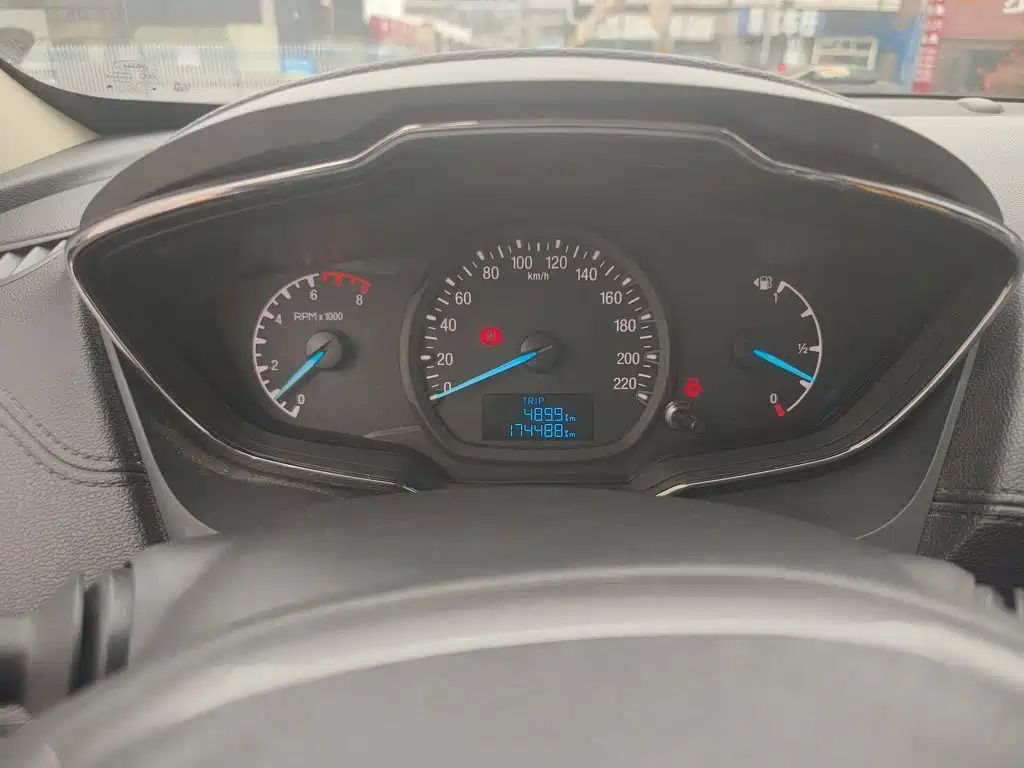Ford Escort — миниатюра 8