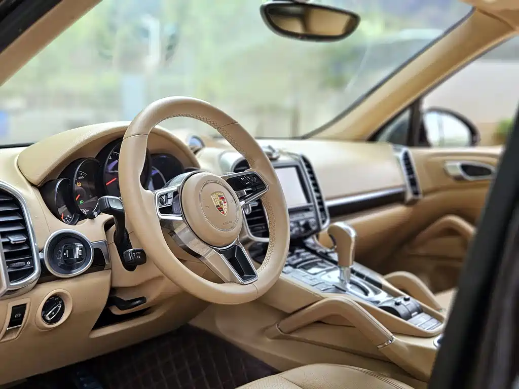 Porsche Cayenne — миниатюра 5