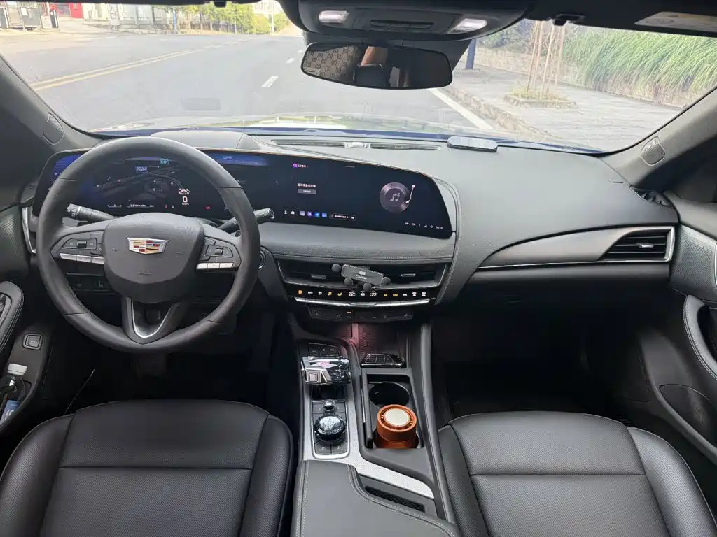 Cadillac CT5 — миниатюра 6