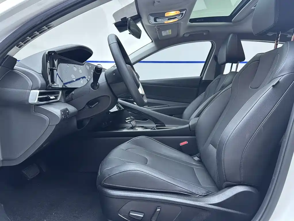 Hyundai Elantra 2022 1.5L CVT LUX Luxury