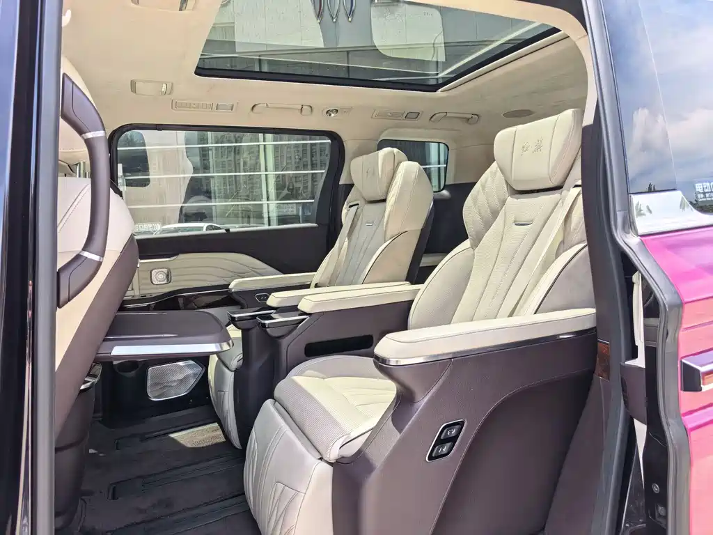 Hongqi HQ9 2023 2.0T