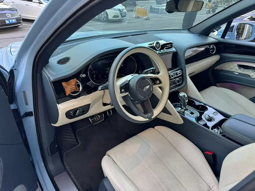 Bentley Bentayga PHEV — миниатюра 4