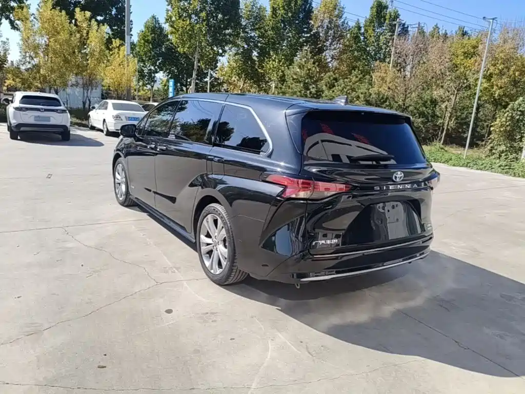 Toyota Sienna — миниатюра 5