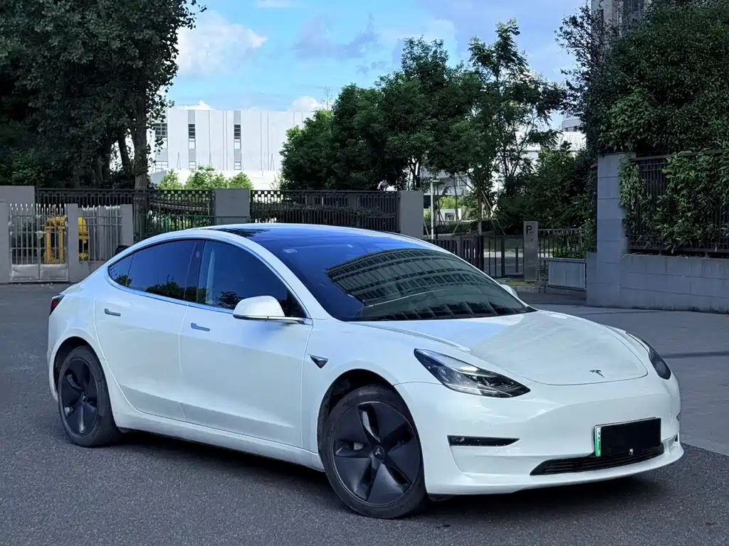 Tesla Model 3 — миниатюра 2