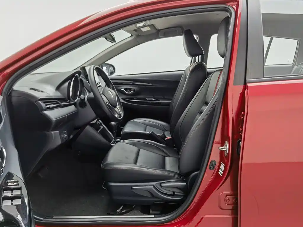 Toyota Yaris L — миниатюра 10