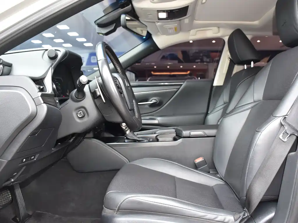 Lexus ES 2018 200 V