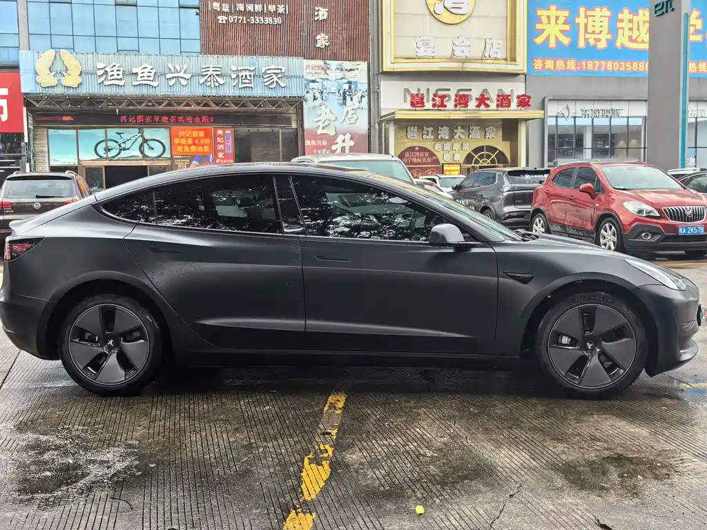 Tesla Model 3 — миниатюра 5