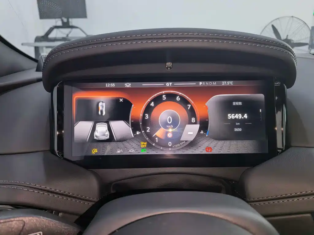 Aston Martin DB12 — миниатюра 9