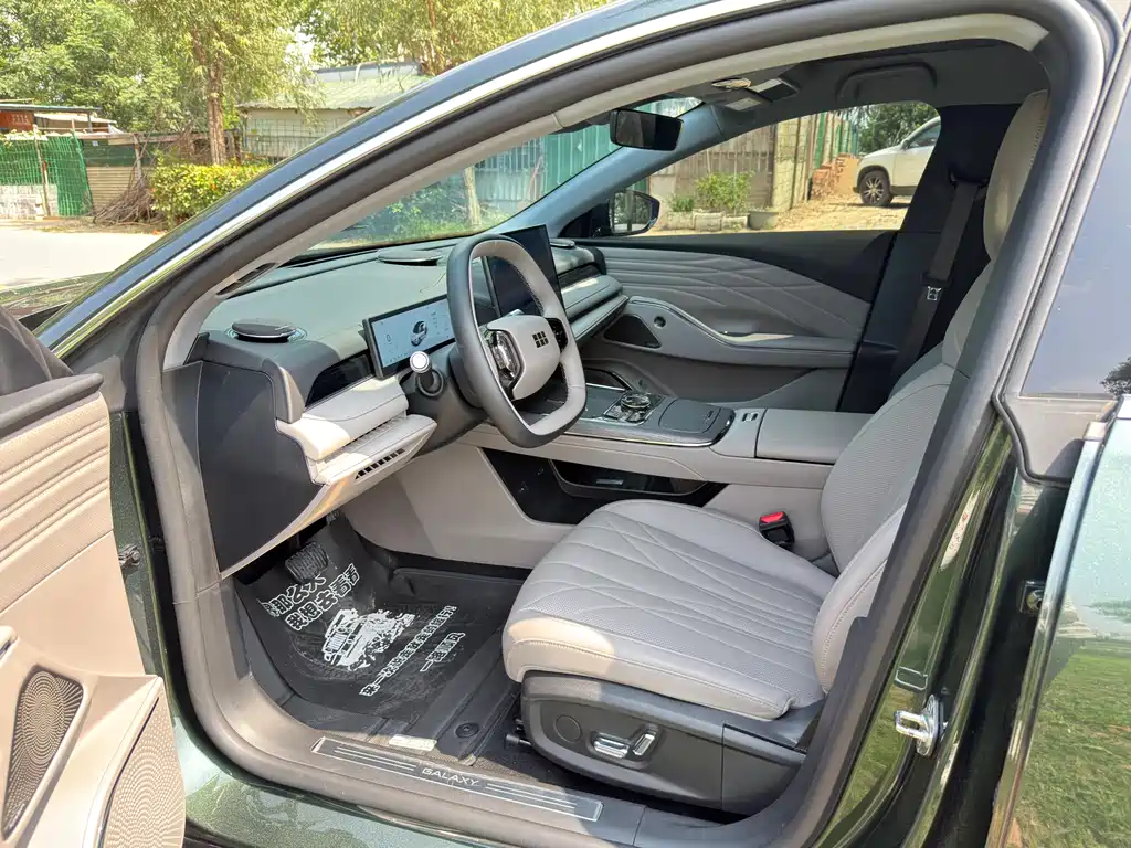 Geely Galaxy Galaxy 8 8 2025 130km EM-i Premium