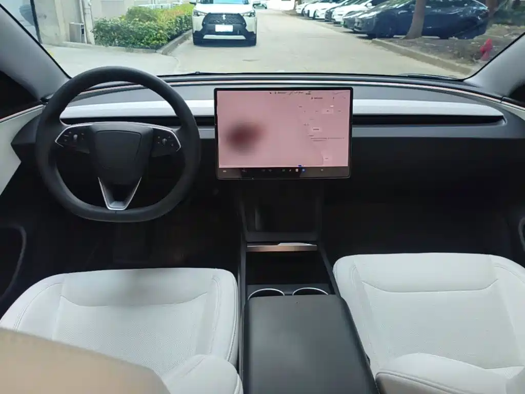 Tesla Model 3 — миниатюра 10