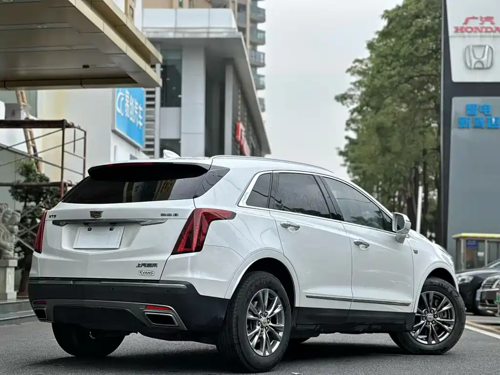 CADILLAC XT5