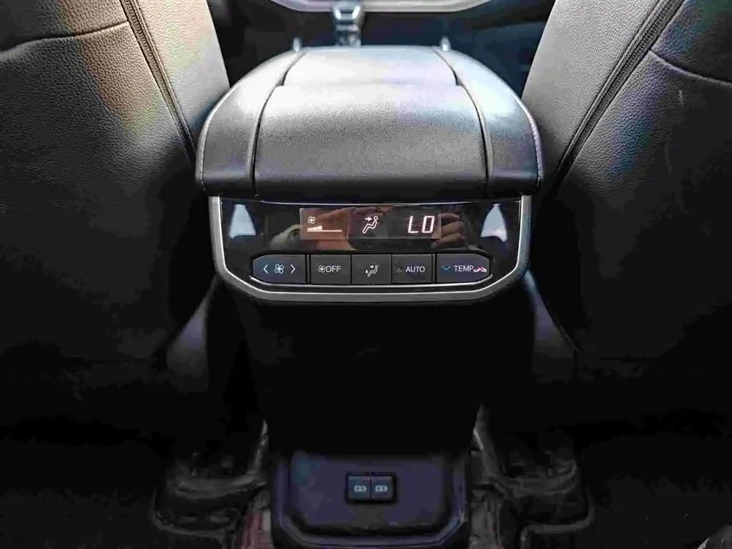 Toyota Crown Kluger — миниатюра 9