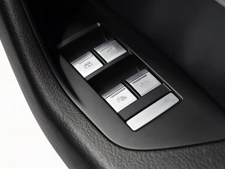 Audi A6L — миниатюра 12