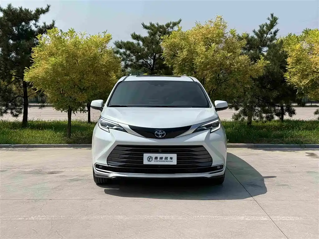 Toyota Sienna — миниатюра 2