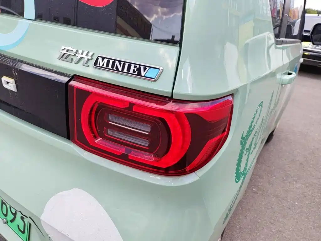 Wuling MINIEV — миниатюра 8