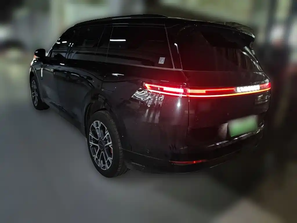 Lynk & Co 900 2025 1.5T Ultra 6 мест