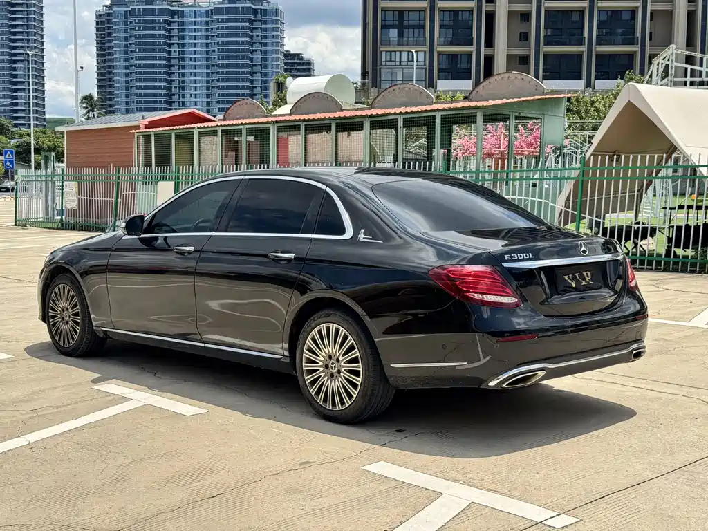 Mercedes-Benz E-Class — миниатюра 16