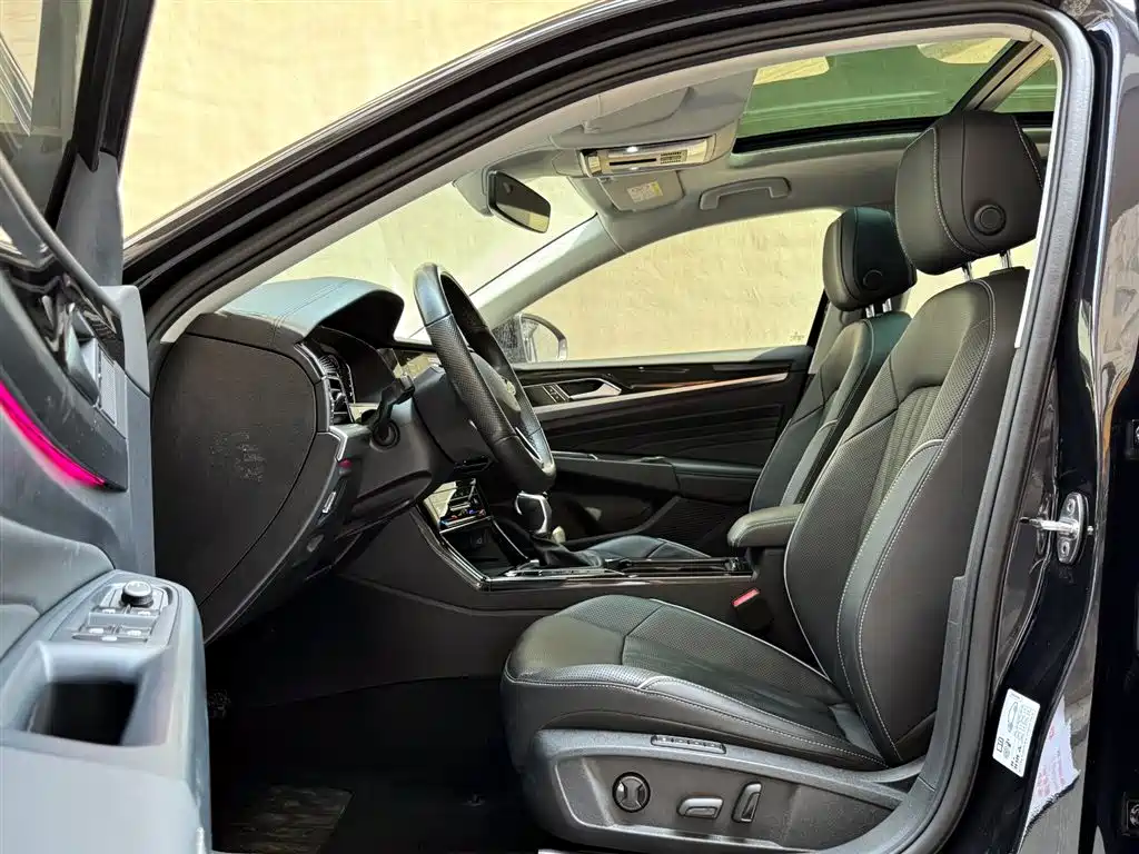 Volkswagen Passat 2023 330TSI Luxury