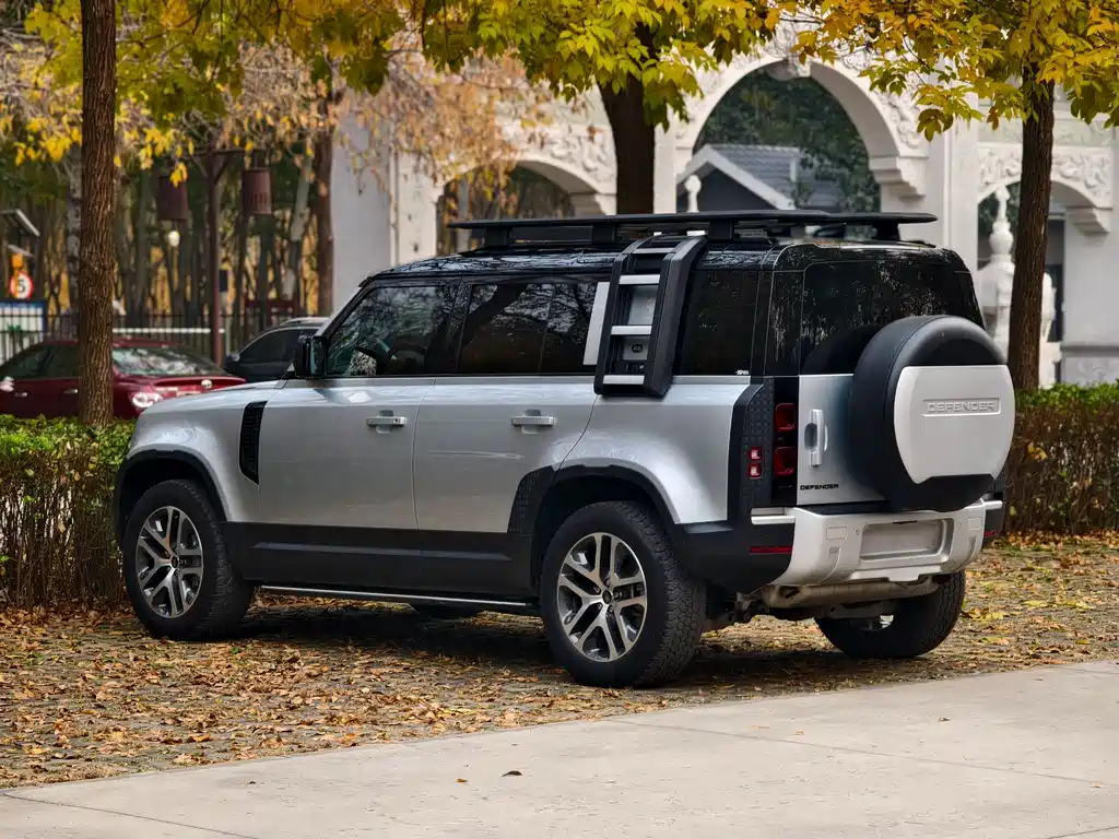 LAND ROVER DEFENDER
