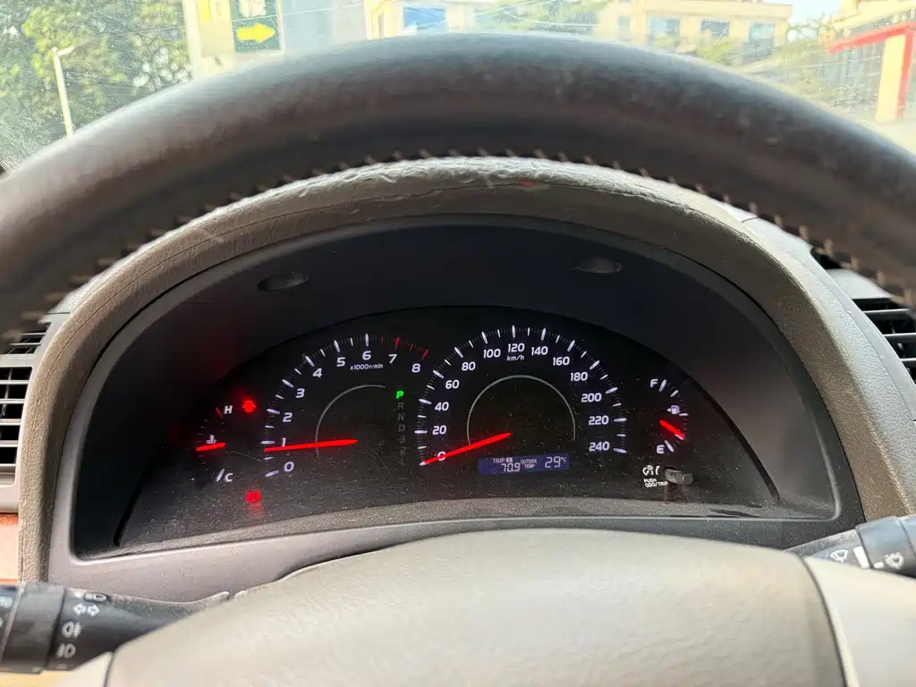 Toyota Camry — миниатюра 9
