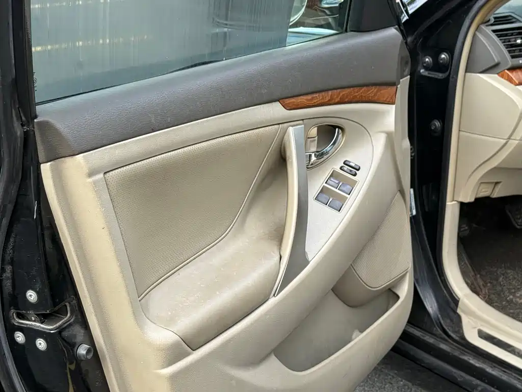 Toyota Camry — миниатюра 8