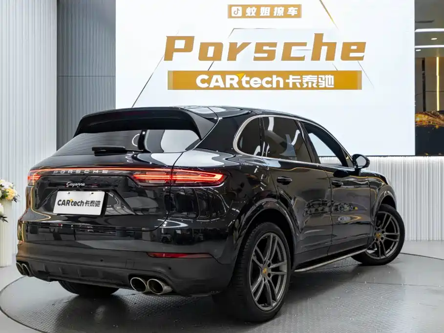 Porsche Cayenne — миниатюра 7