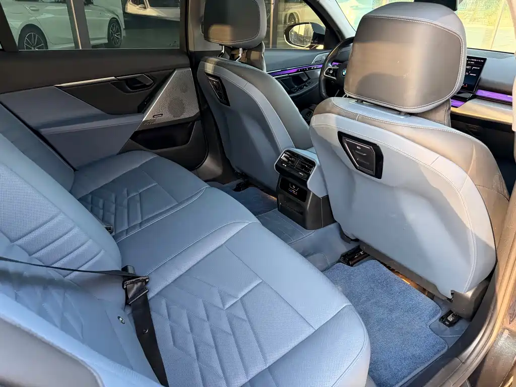 BMW i5 — миниатюра 21