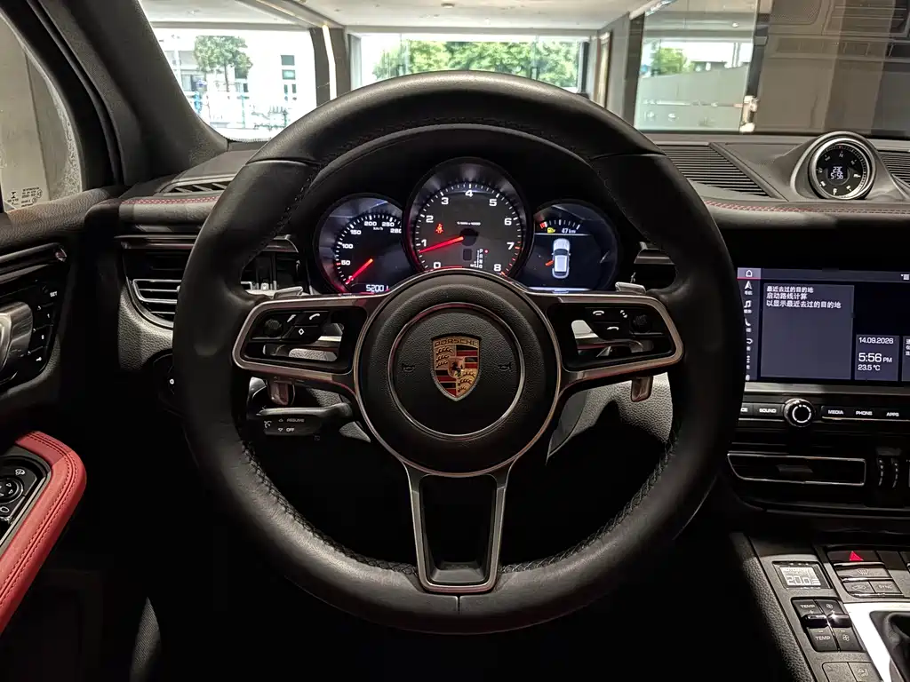 Porsche Macan — миниатюра 14
