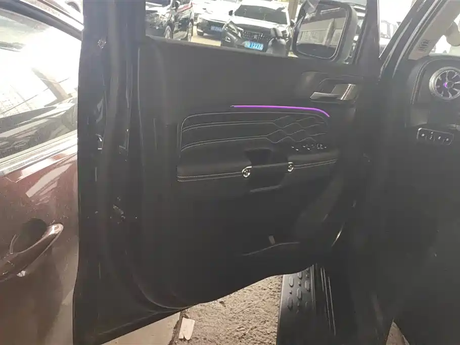 TANK TANK 300 NEW ENERGY