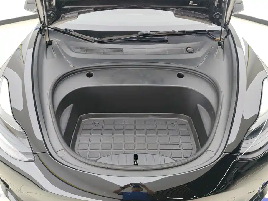 Tesla Model 3 — миниатюра 10
