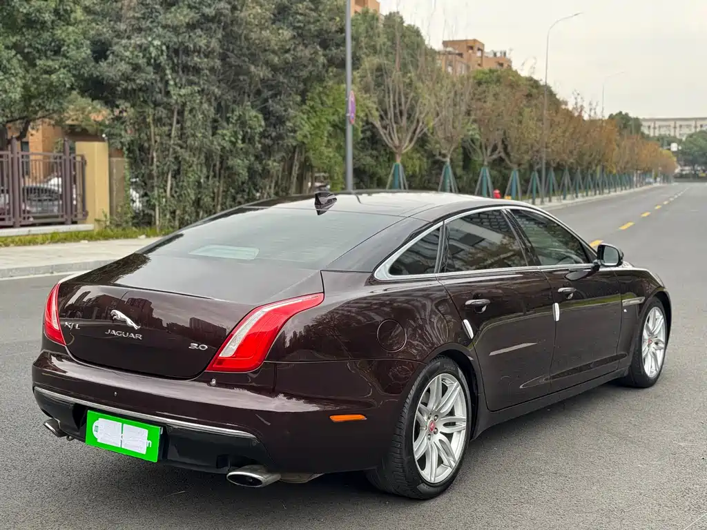 JAGUAR XJ