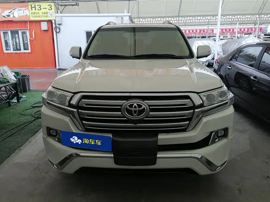 TOYOTA LAND CRUISER