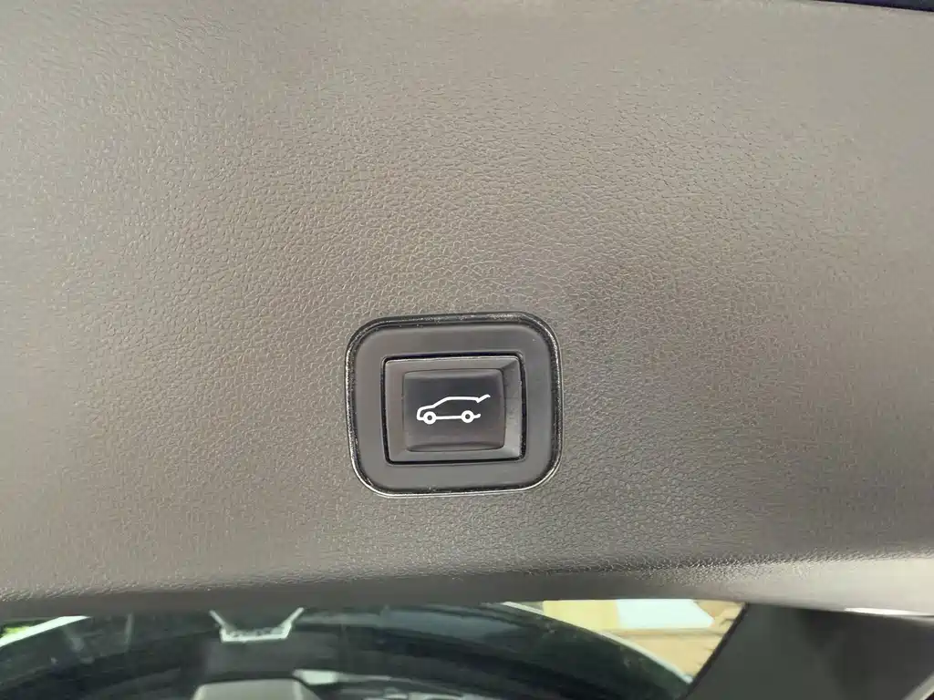 Cadillac XT6 — миниатюра 8