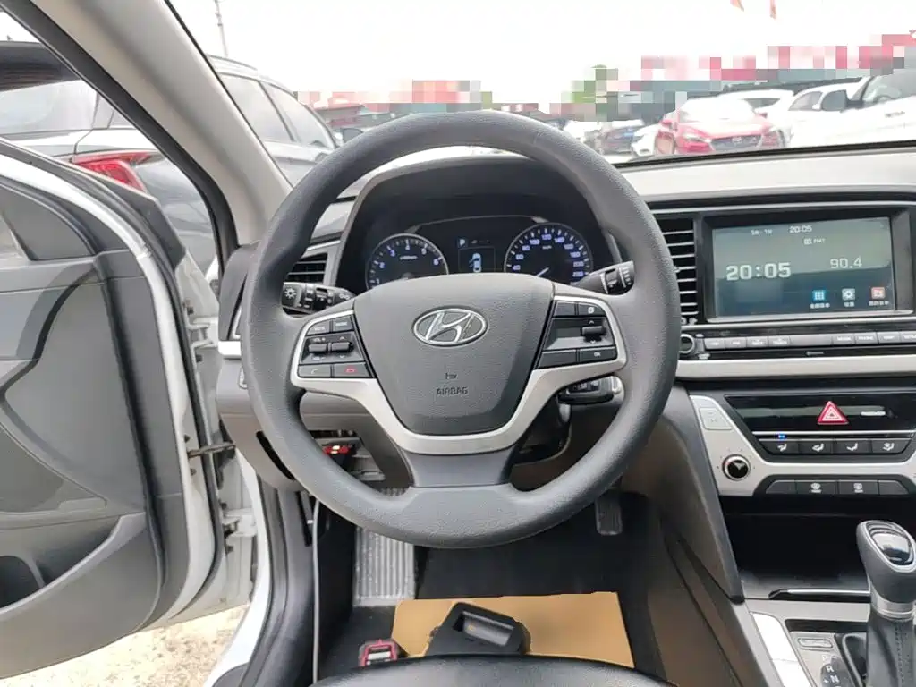 Hyundai Elantra — миниатюра 11
