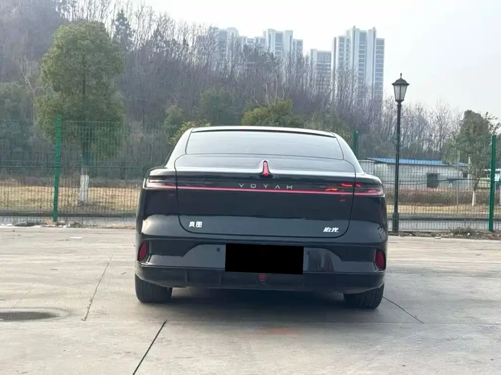 VOYAH LANTU CHASING LIGHT