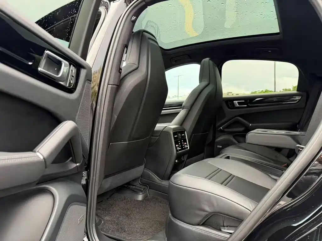Porsche Cayenne — миниатюра 5