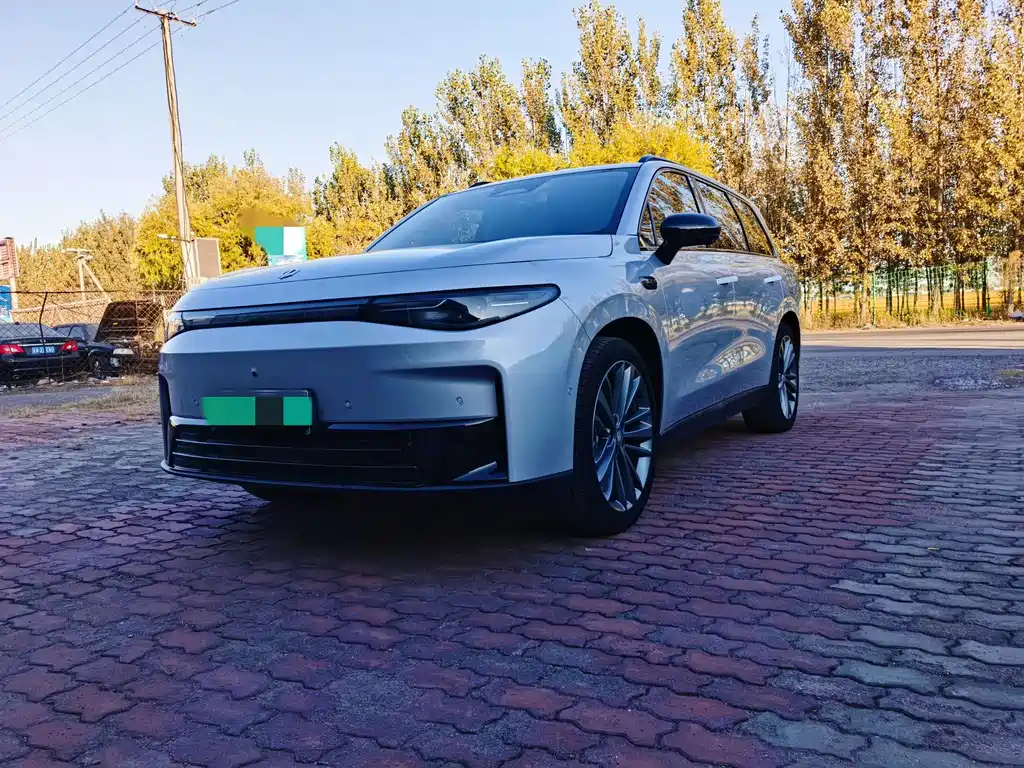Leapmotor C16