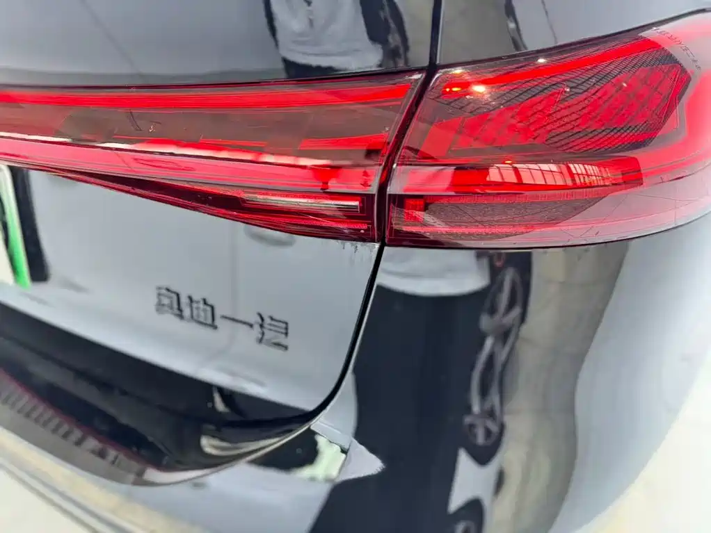 Audi A6L e-tron — миниатюра 8