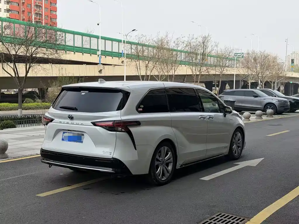 TOYOTA SIENNA