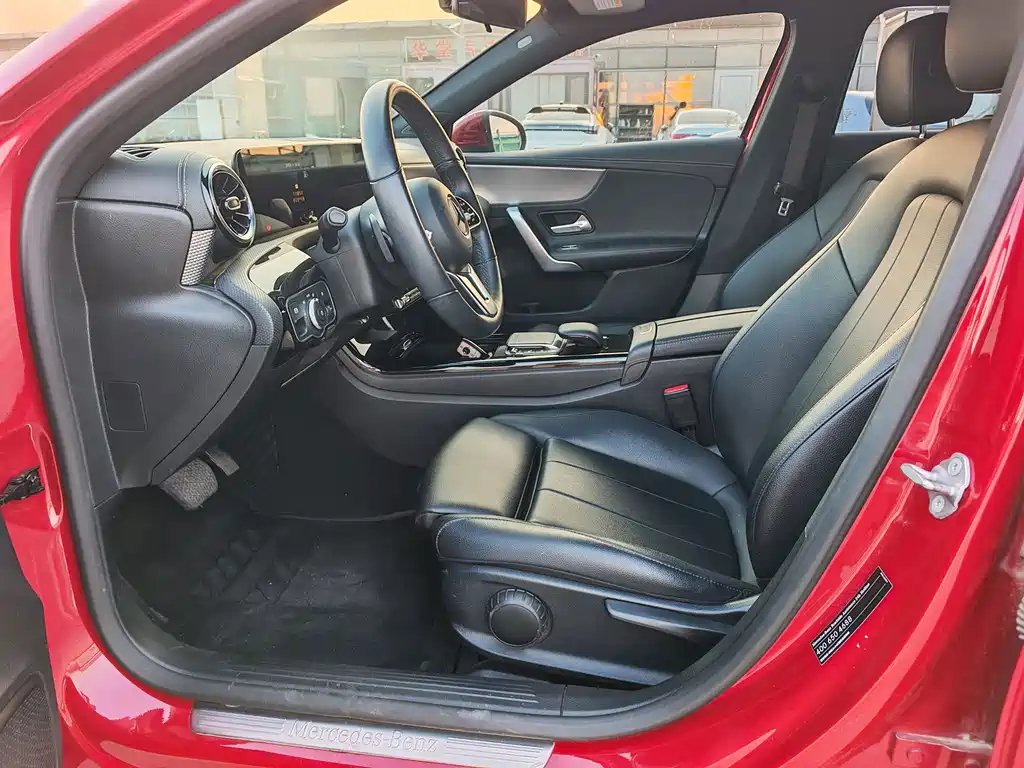 Mercedes-Benz A-Class — миниатюра 9