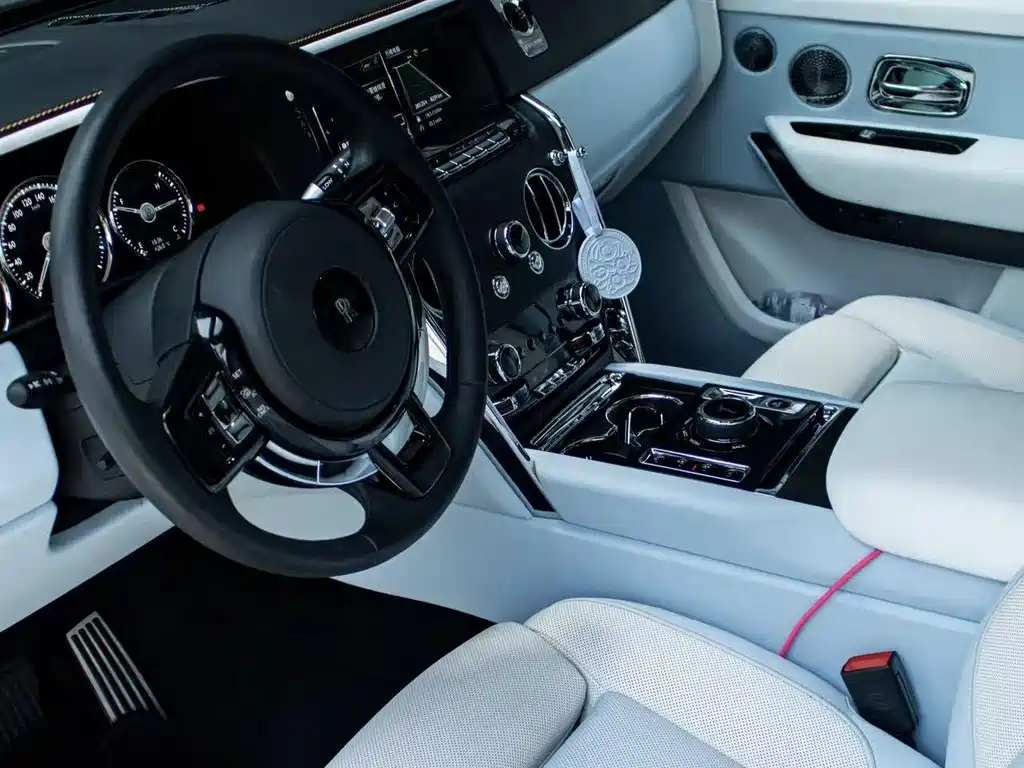 Rolls-Royce Cullinan — миниатюра 10