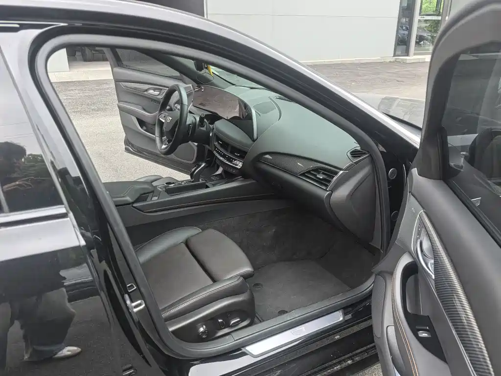 Cadillac CT5 2024 28T