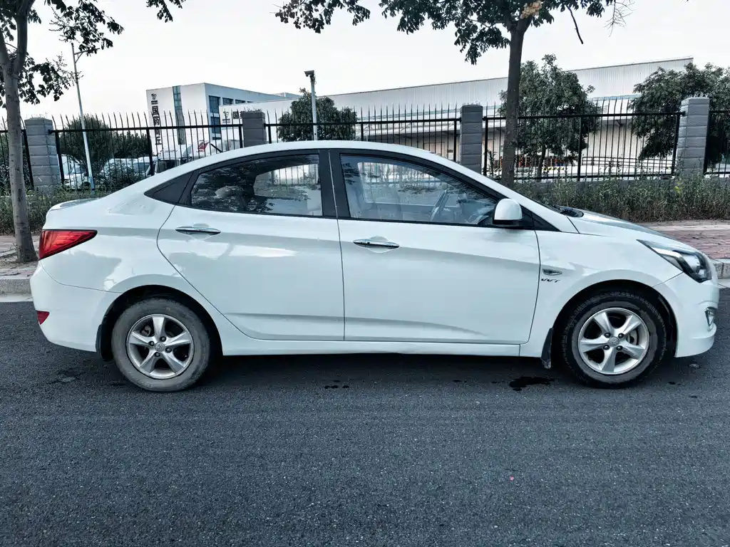 Hyundai Verna — миниатюра 4