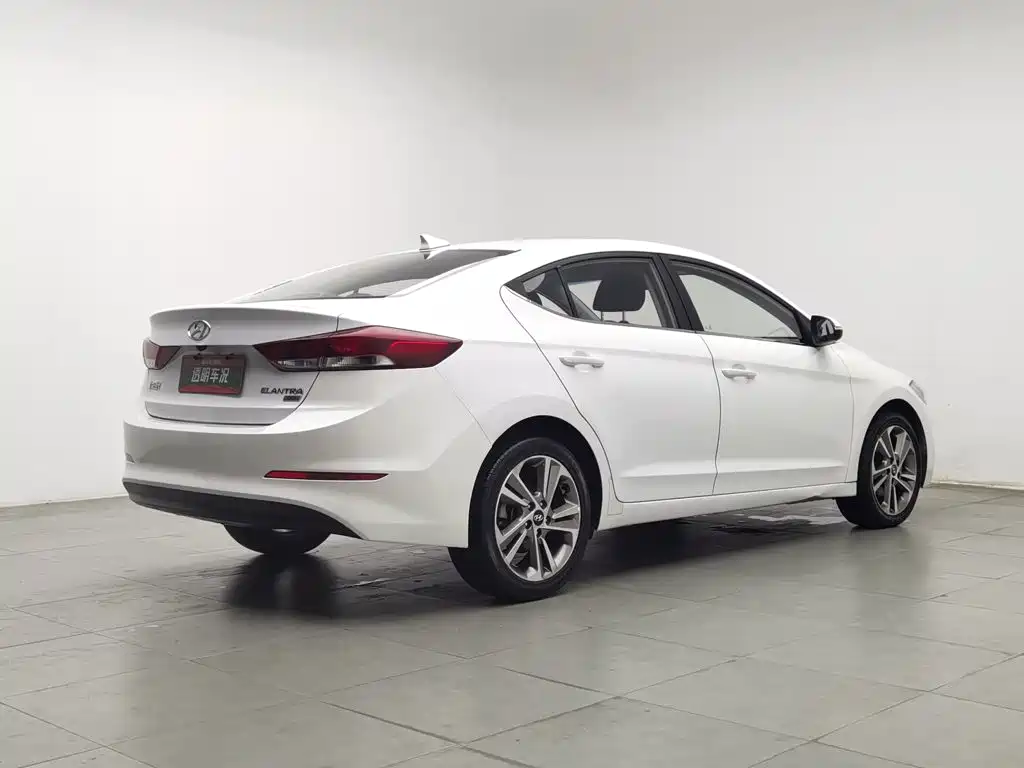 Hyundai Elantra — миниатюра 2