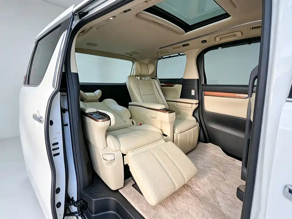 Toyota Alphard — миниатюра 31