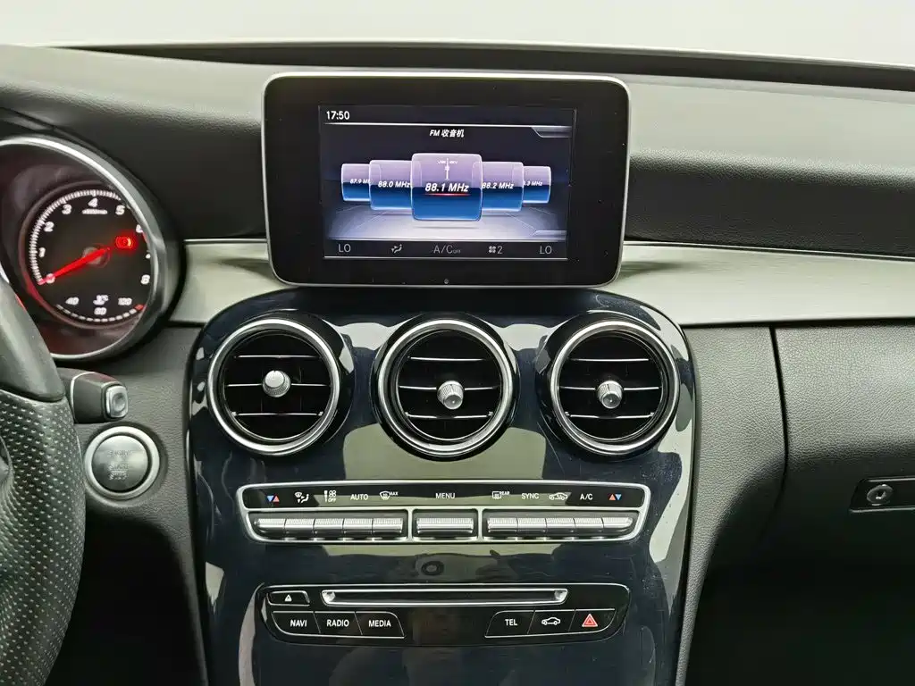 Mercedes-Benz C-Class — миниатюра 12